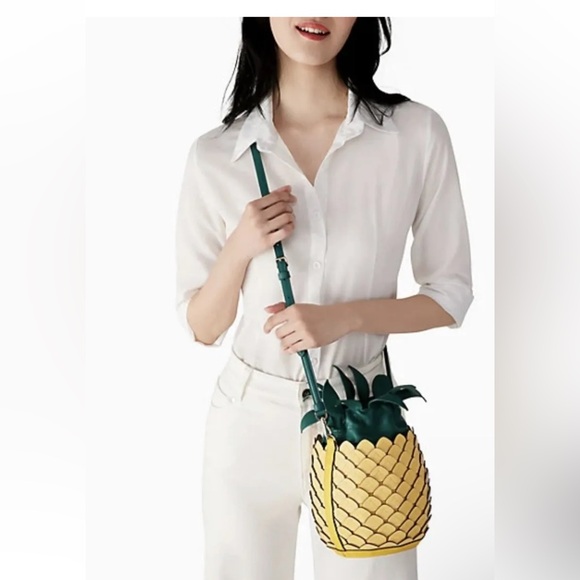 Collectible NWT Kate Spade Pineapple
Crossbody Bucket Bag Amazing Colada… - Picture 3 of 12